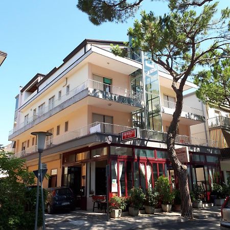 Hotel Villa Dina Лидо ди Йезоло Екстериор снимка