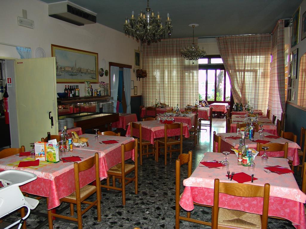 Hotel Villa Dina Лидо ди Йезоло Екстериор снимка
