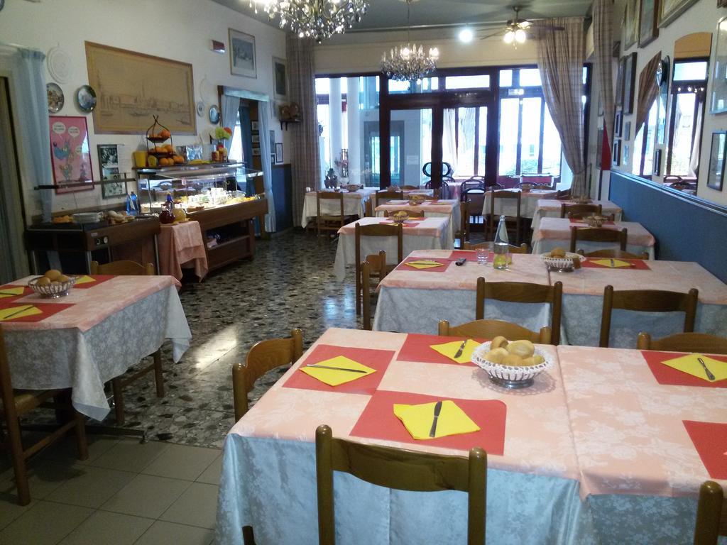 Hotel Villa Dina Лидо ди Йезоло Екстериор снимка