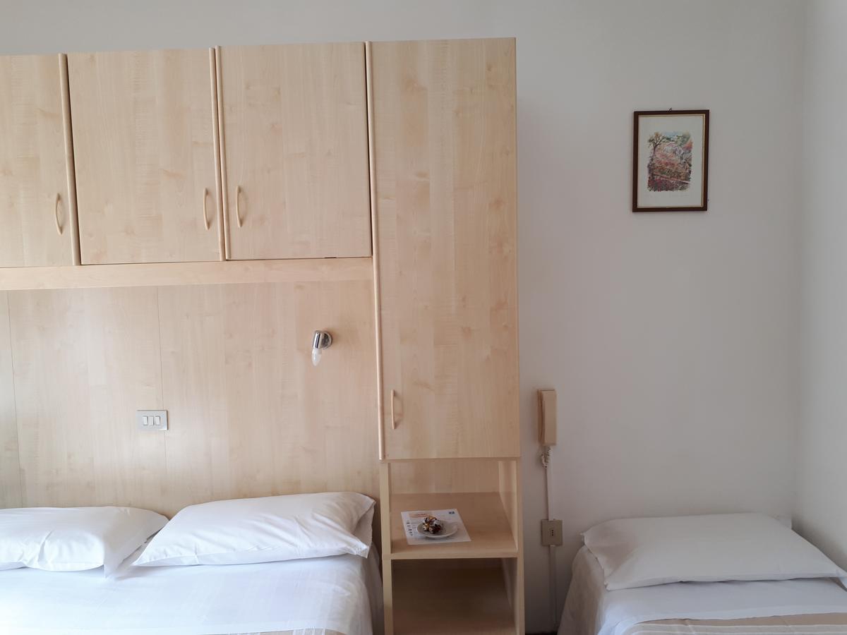 Hotel Villa Dina Лидо ди Йезоло Екстериор снимка