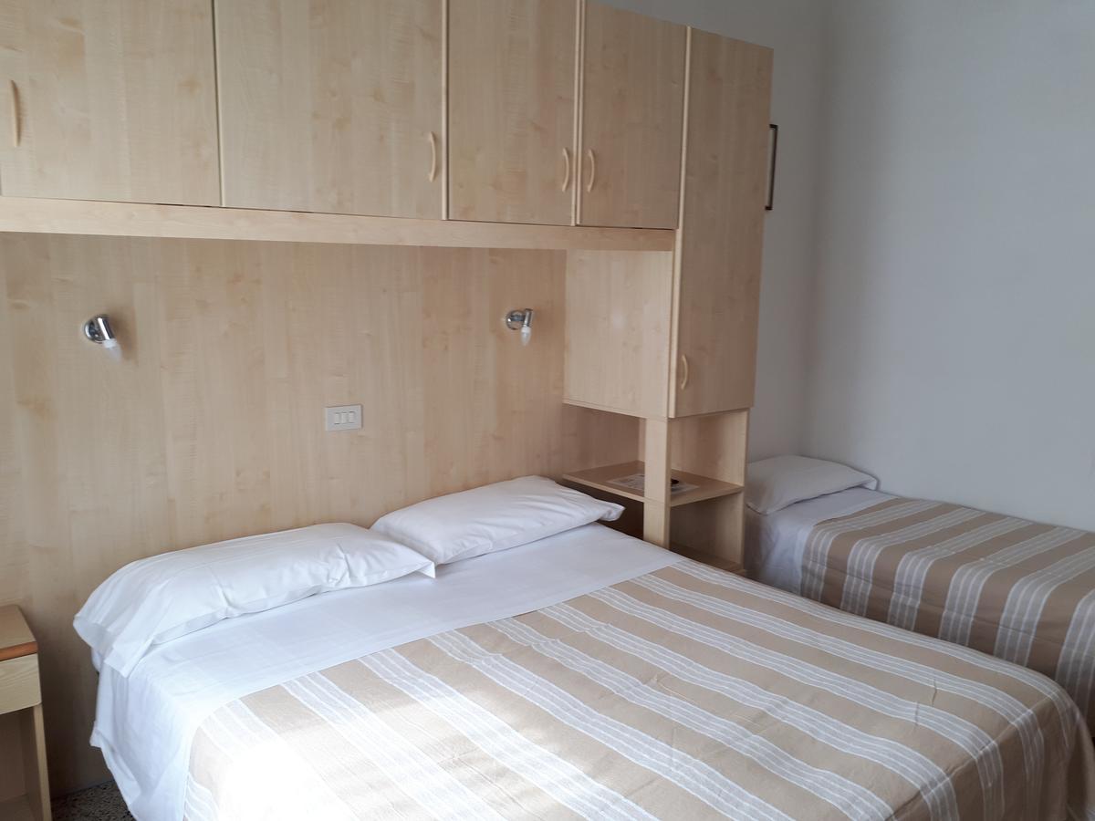 Hotel Villa Dina Лидо ди Йезоло Екстериор снимка