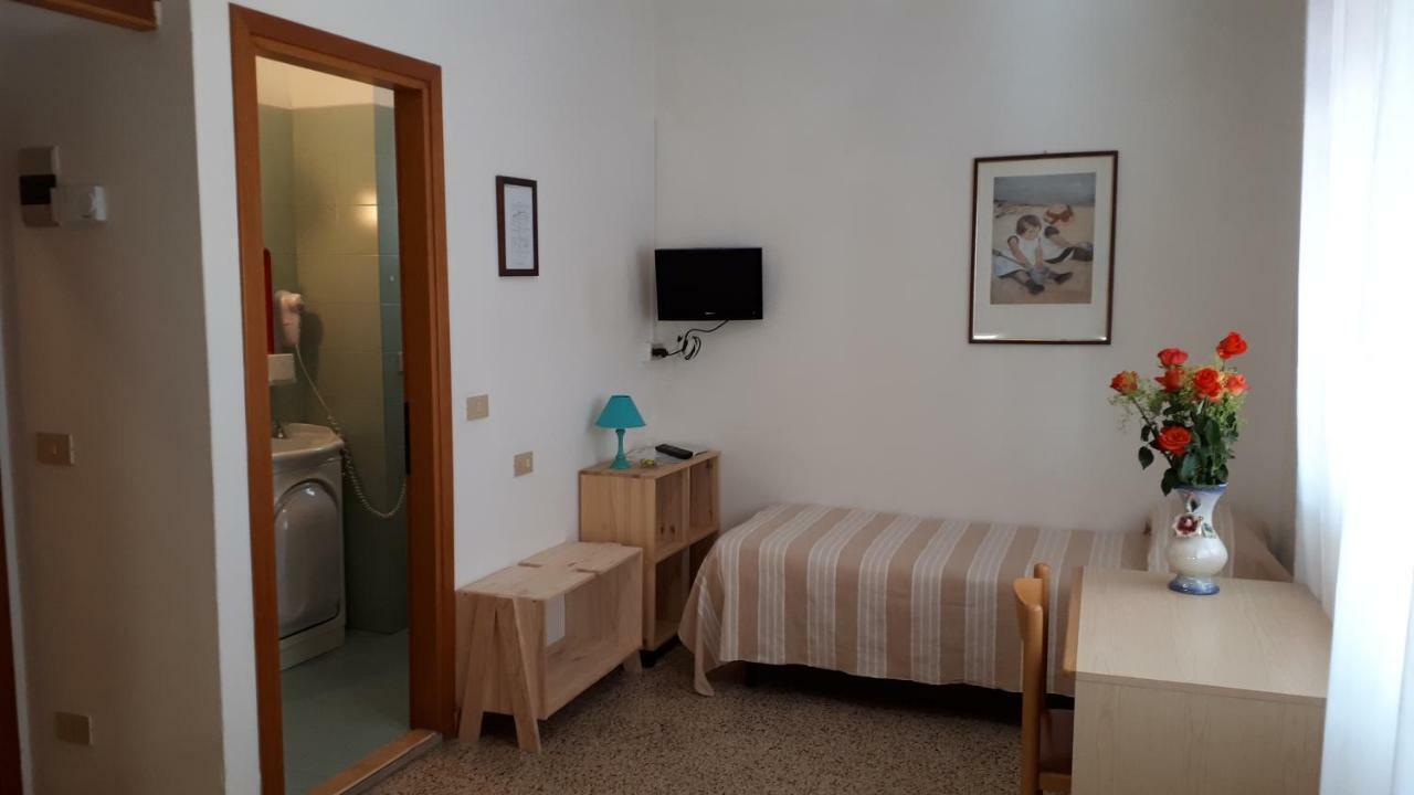 Hotel Villa Dina Лидо ди Йезоло Екстериор снимка