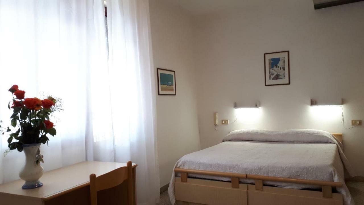 Hotel Villa Dina Лидо ди Йезоло Екстериор снимка