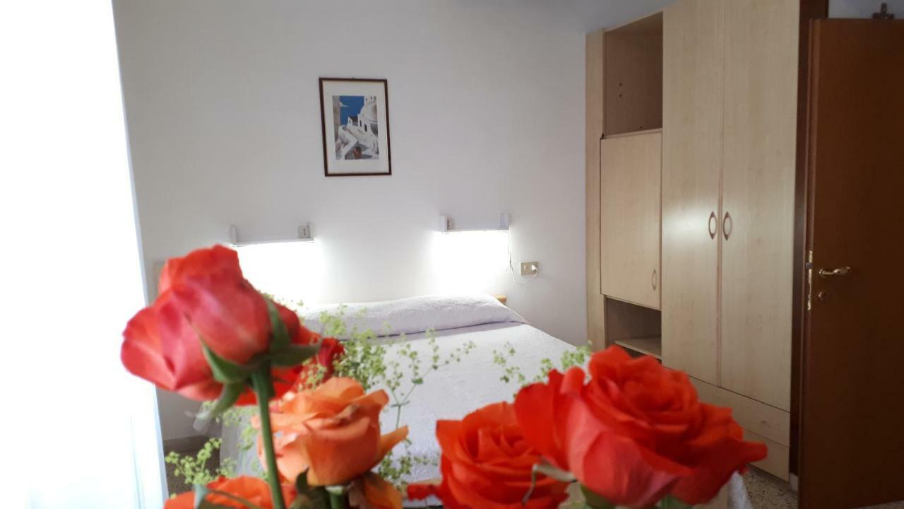 Hotel Villa Dina Лидо ди Йезоло Екстериор снимка