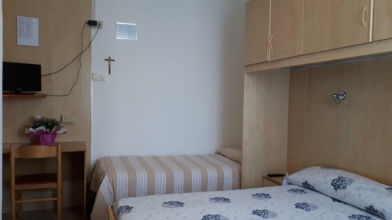Hotel Villa Dina Лидо ди Йезоло Екстериор снимка