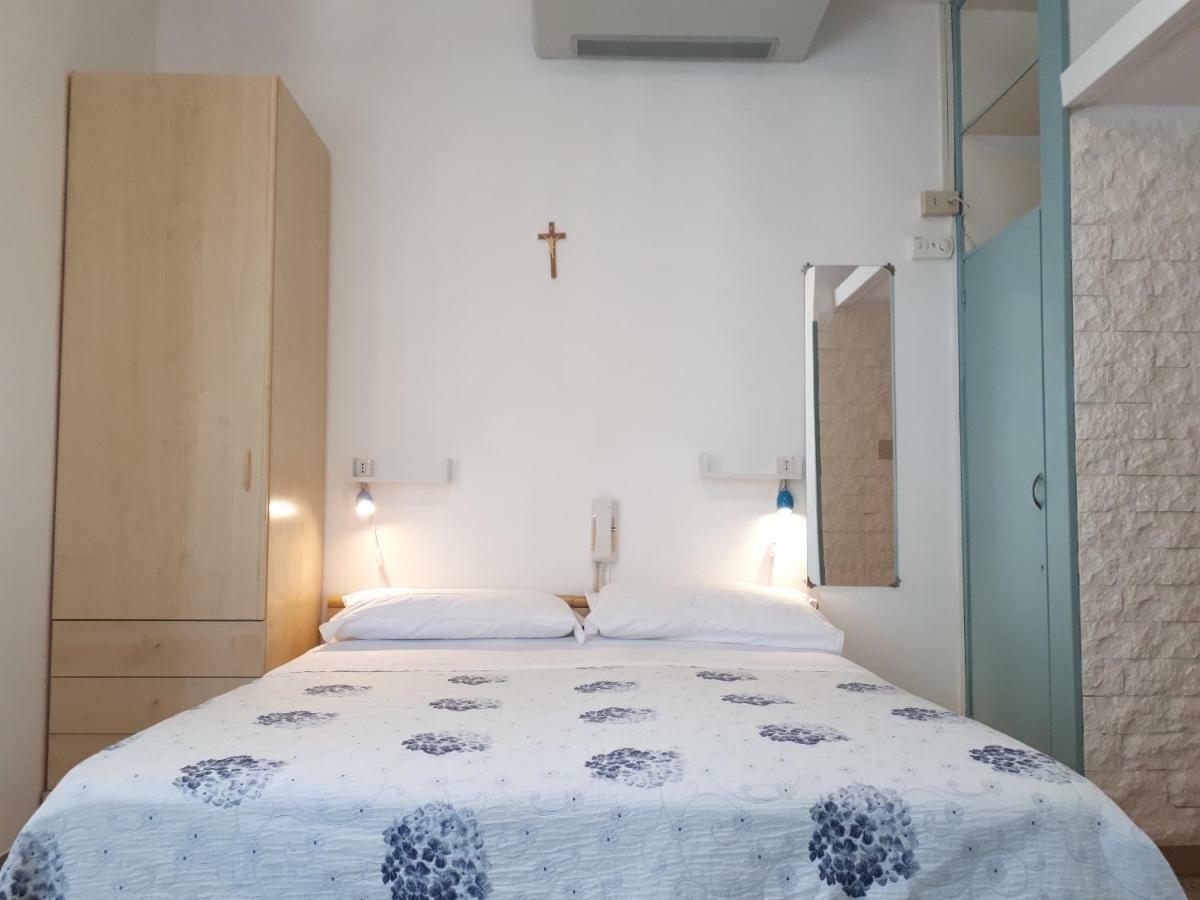 Hotel Villa Dina Лидо ди Йезоло Екстериор снимка