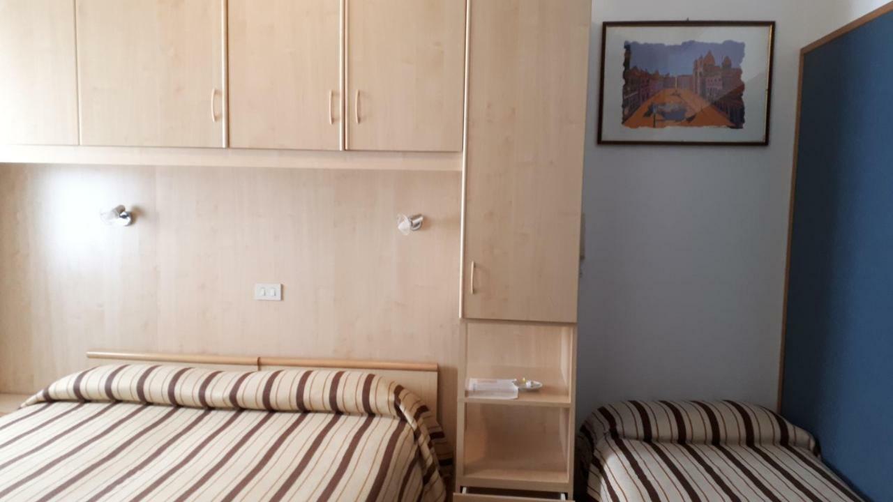 Hotel Villa Dina Лидо ди Йезоло Екстериор снимка