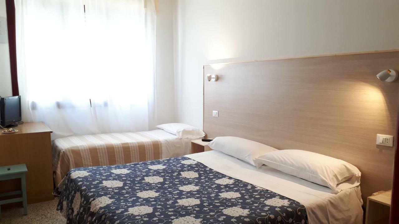 Hotel Villa Dina Лидо ди Йезоло Екстериор снимка