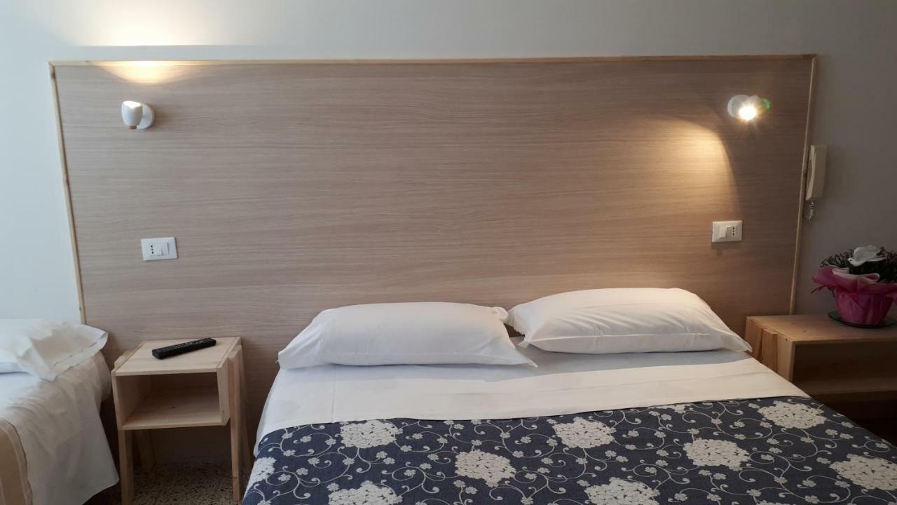 Hotel Villa Dina Лидо ди Йезоло Екстериор снимка