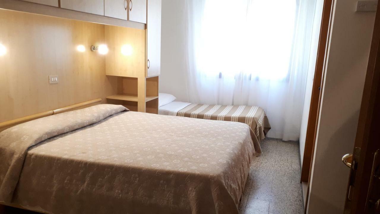 Hotel Villa Dina Лидо ди Йезоло Екстериор снимка