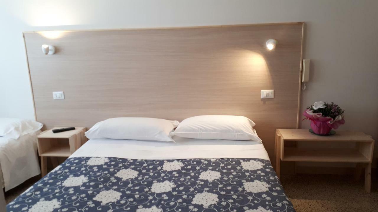 Hotel Villa Dina Лидо ди Йезоло Екстериор снимка