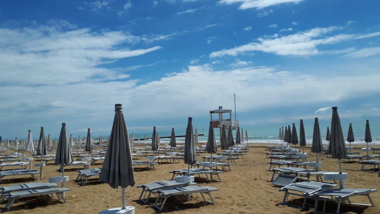 Hotel Villa Dina Лидо ди Йезоло Екстериор снимка