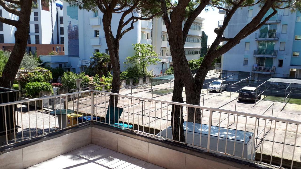 Hotel Villa Dina Лидо ди Йезоло Екстериор снимка