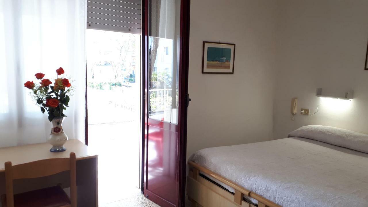 Hotel Villa Dina Лидо ди Йезоло Екстериор снимка